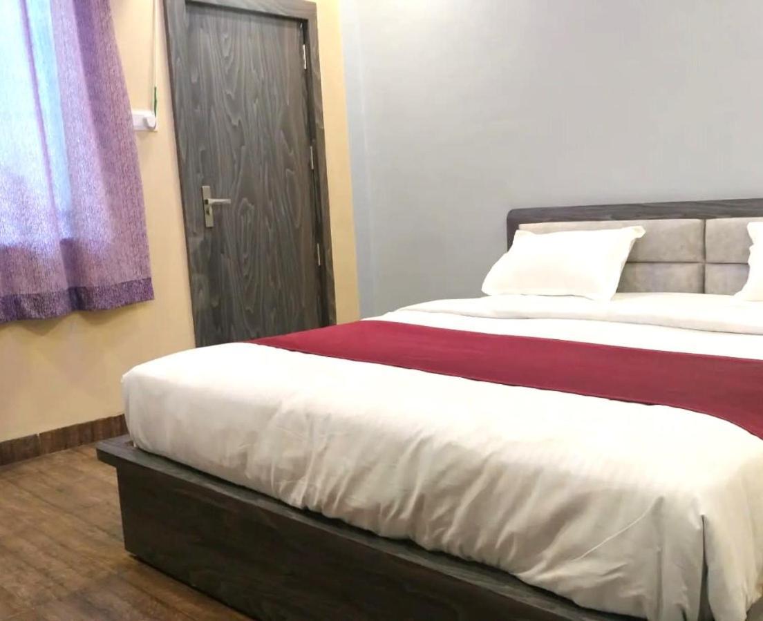 Baba Hotel Shāmpur Exterior photo